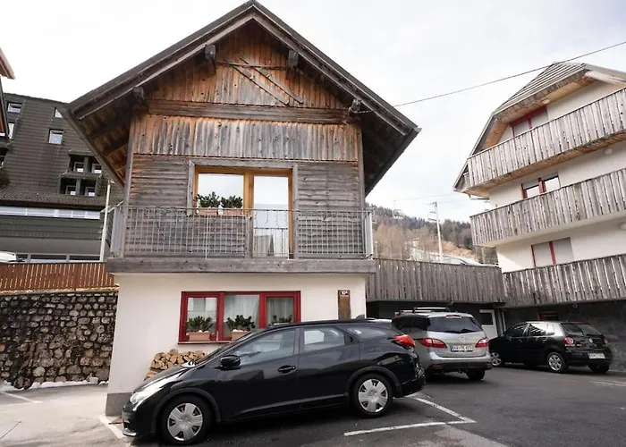 Holiday home Hut Smucka